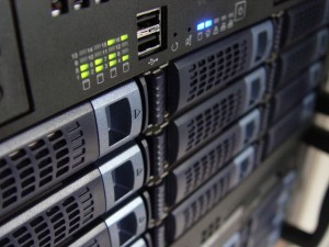 front-rack-server-1243429-640x480